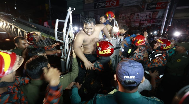 বেইলি রোডের আগুনের বিভিষিকাময় মুহূর্তের বর্ণনা দিলেন এক প্রত্যক্ষদর্শী